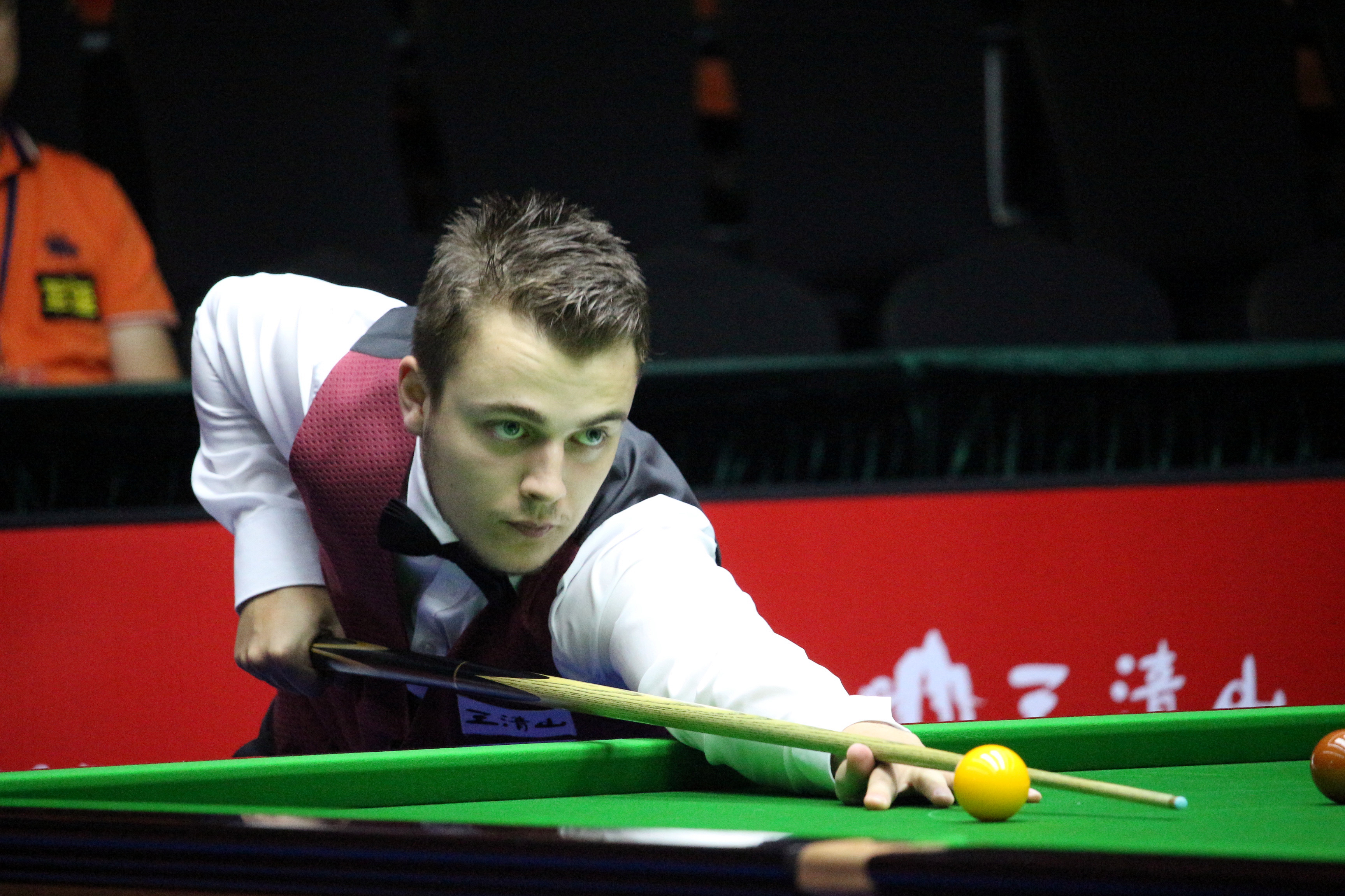 比中展现的 比中展现的